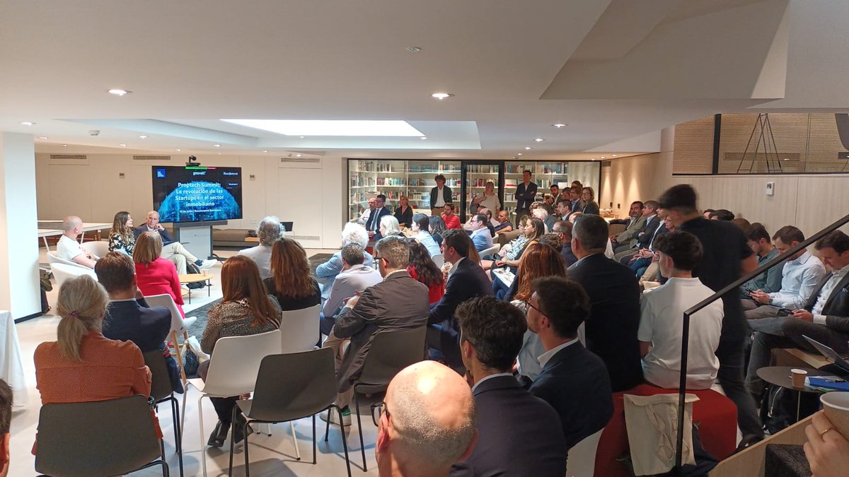 Roca_Junyent's tweet image. Hoy hemos acogido la 1ª edición del #ProptechSummit, coorganizado con @Gesvalt y @CatRealEstateSL. El evento, que ha llenado nuestra ágora, nos ha permitido tomar el pulso del ecosistema proptech en Barcelona. Muchas gracias a los ponentes y a los asistentes por su participación.