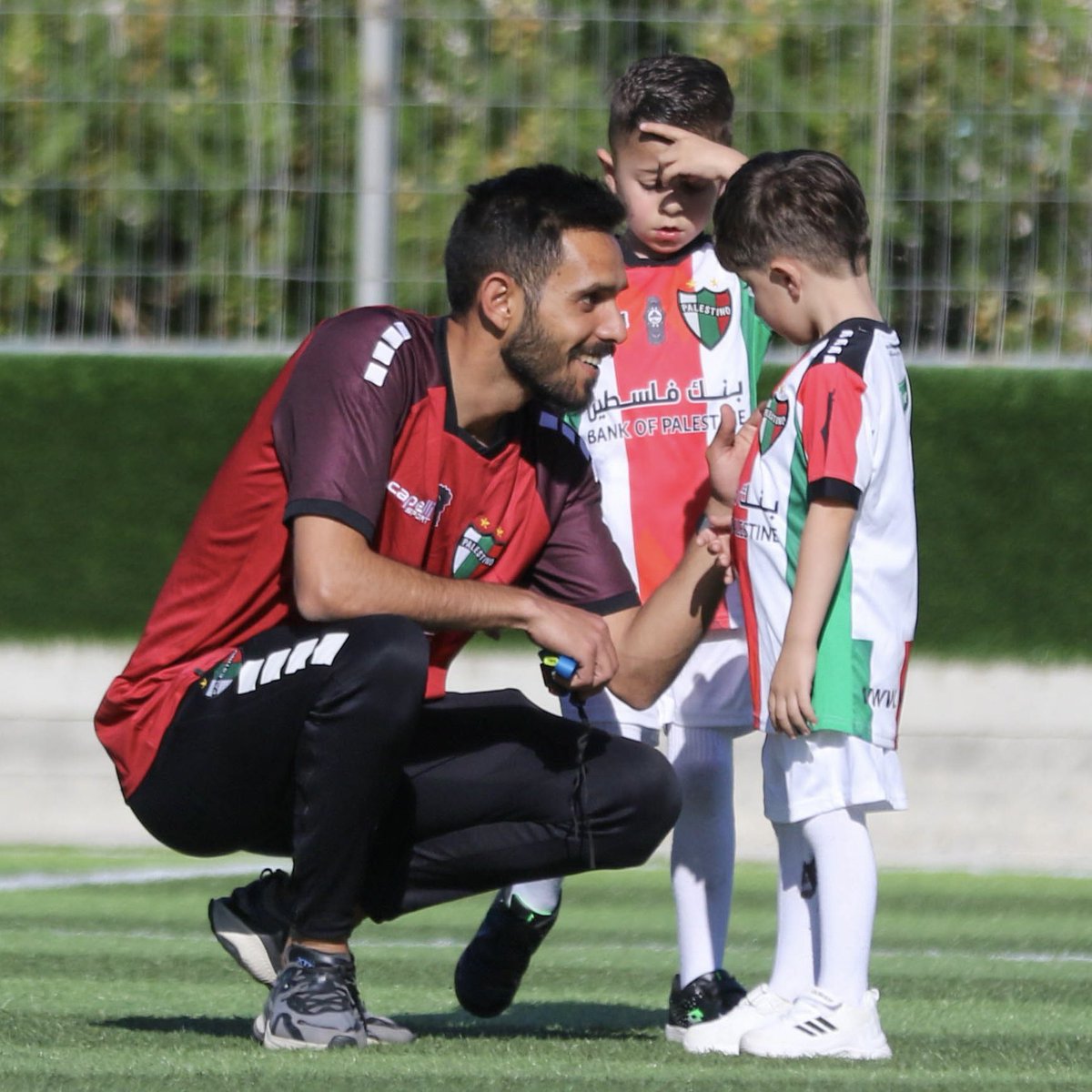CDPalestinoSADP's tweet photo. 😊 ¡Qué lindo poder dibujar una sonrisa en estos pequeños, tras meses de sufrimiento! 🙏🏻

📲 Entérate de todos los detalles en https://t.co/qWVEigwhSy 🔗 

Más que un equipo, #TodoUnPueblo 🇵🇸 https://t.co/9ZDkM1NGvP