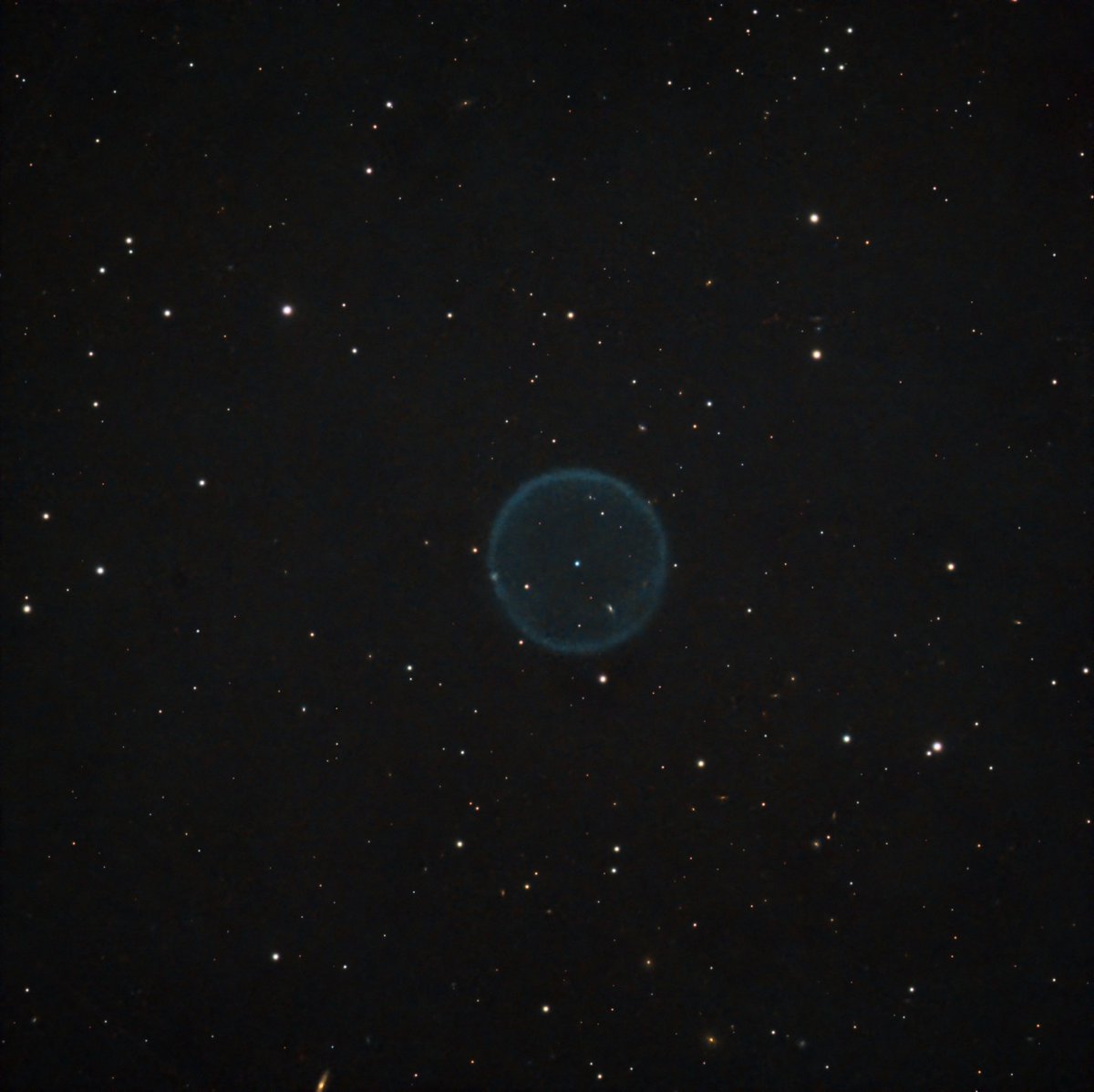 vbioret's tweet photo. Petit test du c9.25 cette nuit, sur la jolie nébuleuse planétaire Abell 39, après remplacement des vis de collimation et un peu de temps passé à la corriger.
C’est encore perfectible, mais c’est déjà mieux 😊

🔭C9.25 edge hd, 1350mm f10, asi533mc, 19x300s
#Astrophotography https://t.co/atBBpDTBgq