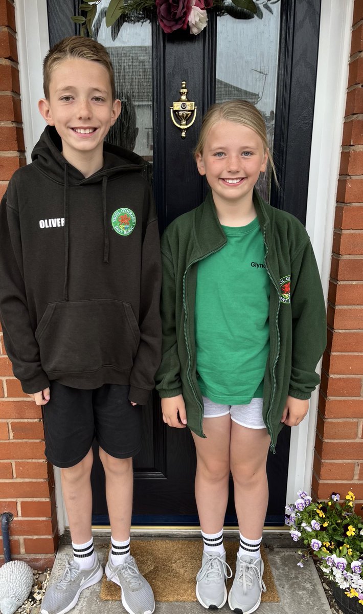 SophTrezise's tweet photo. Mabolgampau 2024 🏃‍♂️ 🏆 

Super proud of you both 💙💚 

A brilliant morning even with the wind and rain.. thank you to all of the teachers! 👏🏼 

@ysgolsantbaruc https://t.co/SrB4ksVPL1