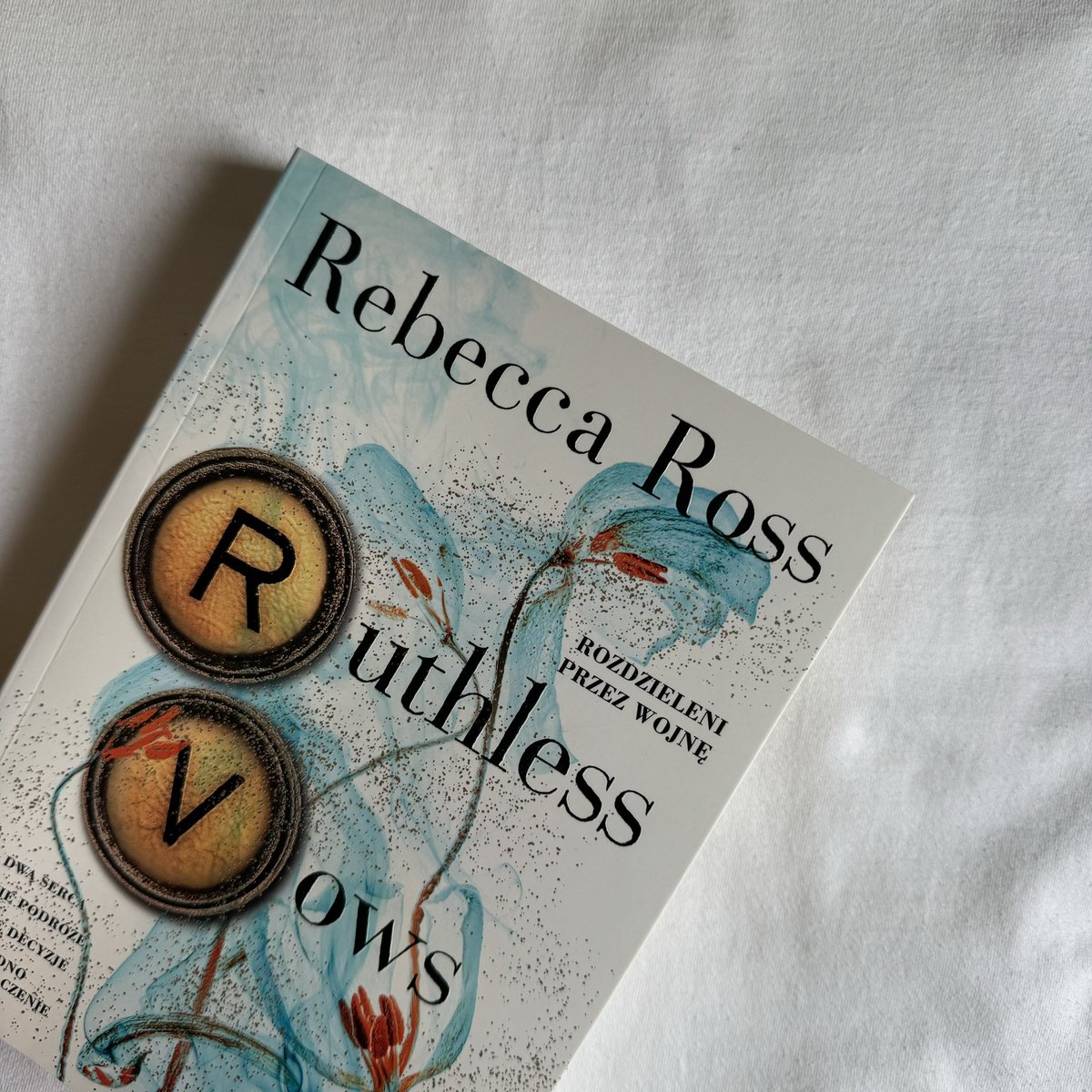 alexxvbooks's tweet photo. Książka, na którą tak bardzo czekałam, a zarazem obawiam się co mnie czeka 😫 #RuthlessVows https://t.co/RSMyQggmdX