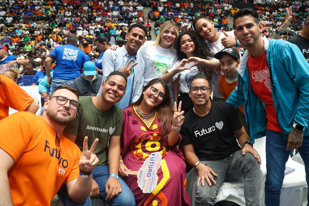 movfuturoven's tweet photo. Nos une el amor, nos junta la alegría. En Venezuela estamos decididos a seguir creciendo, construyendo un #Futuro para todas nuestras familias.❤️

¡Futuro es alegría, es amor! 🇻🇪 https://t.co/9S6HPNdKrx