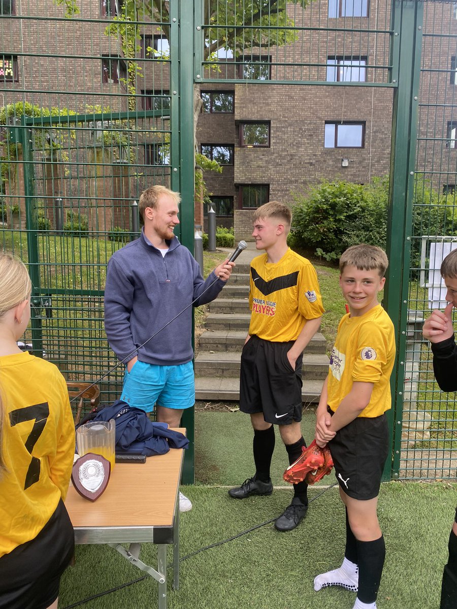 Park View School PE tweet media