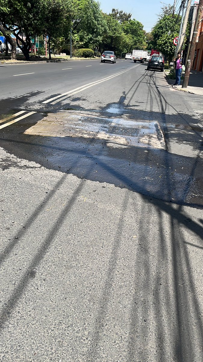 rola_aven's tweet photo. @SacmexCDMX hay una fuga de agua que lleva dos dias asi, av talisman esquina norte 92 https://t.co/XKhP0UoYGj