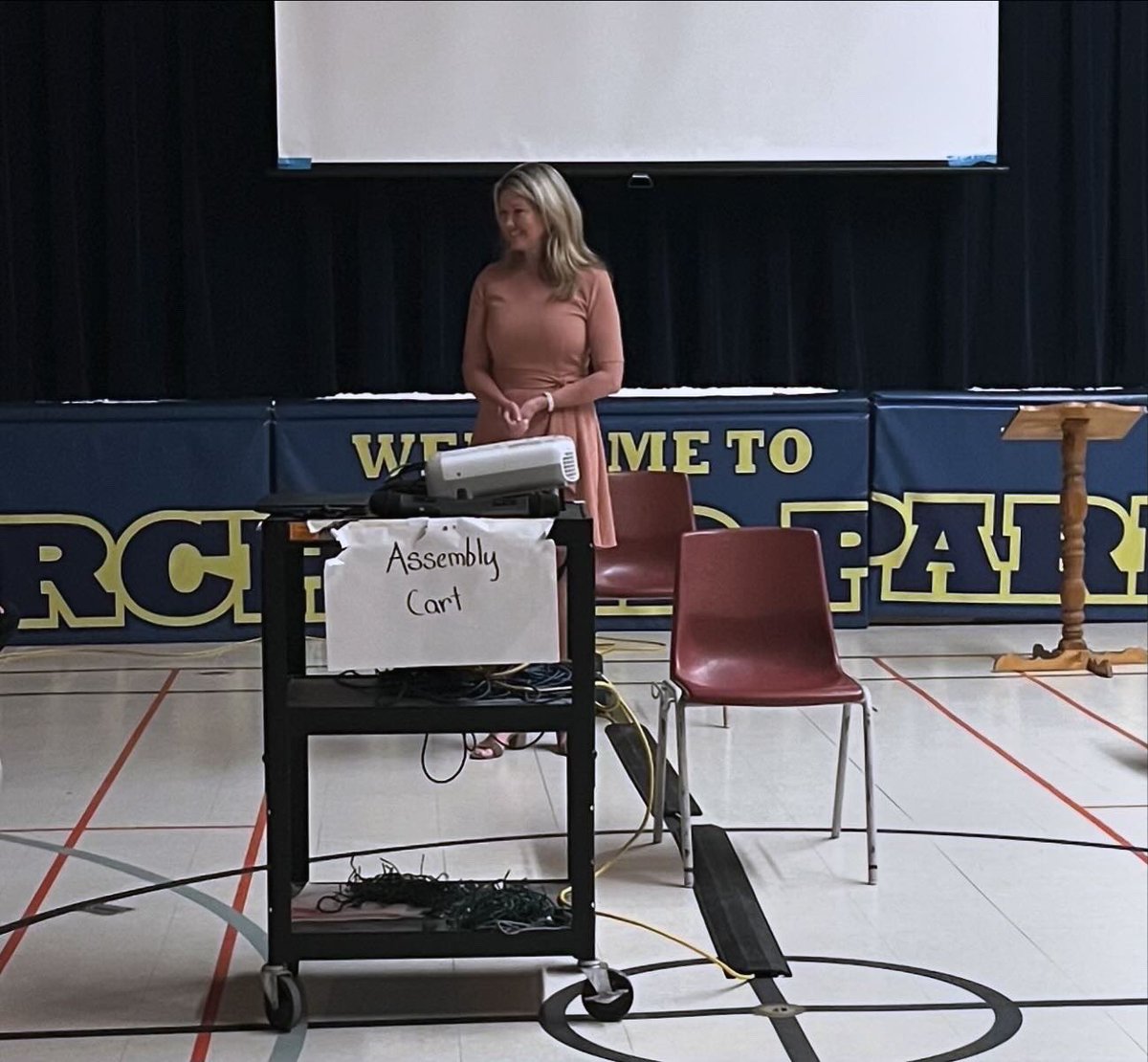 JillDunlop1's tweet photo. This morning, I had the opportunity to visit Orchard Park Public school in Orillia as part of their #CommunityOutreachProgram, &amp; share my experiences as an MPP and Minister of Colleges &amp; Universities discussing the importance of civic engagement.  Thank you for the warm welcome! https://t.co/cwQDjI5Vdj