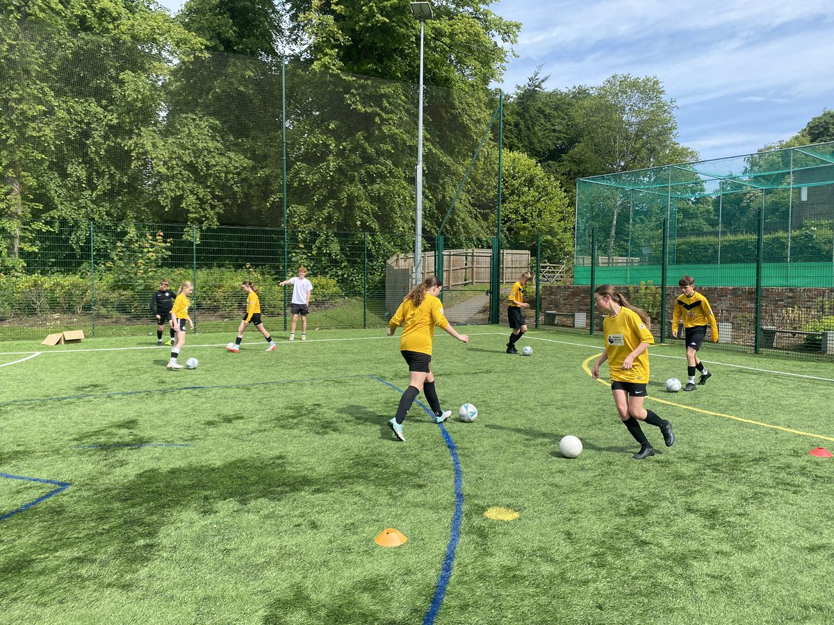 Park View School PE tweet media