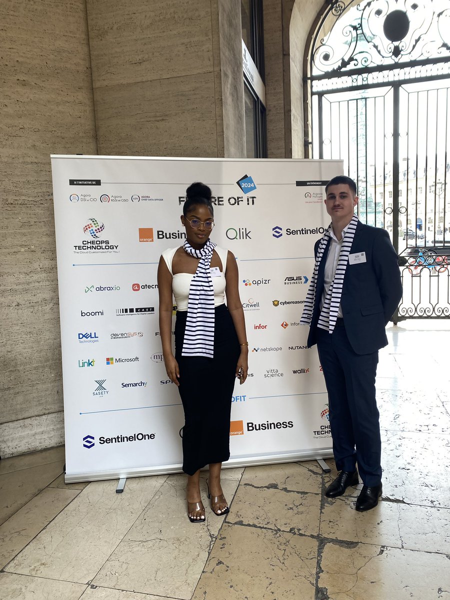 Agora_Managers's tweet image. Petite aperçu d’une partie de nos équipes nos communicants de la soirée #FutureOFIT #teammarketing #teamcom