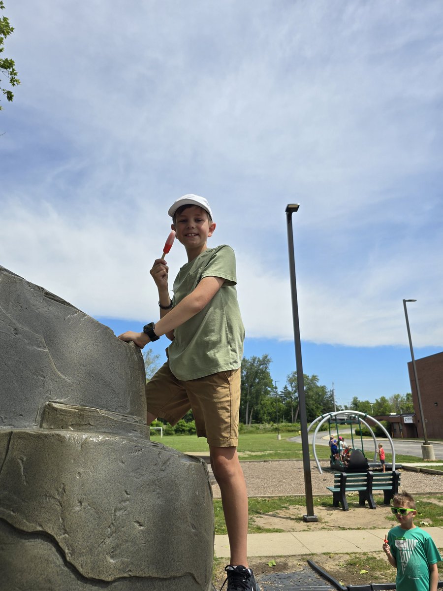 AdamYoder_23's tweet image. Fun in the Sun day at @CampInvention campers created a water feature and explored the importance of testing prototypes! #campinvention #concordpride
