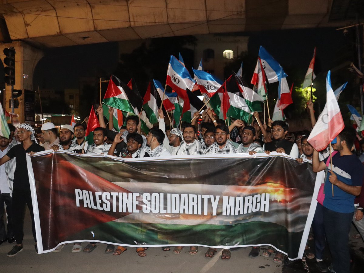 BariMujahid's tweet photo. The global movement for Palestine finds strength in Hyderabad's solidarity. We stand with you until freedom prevails! 

Ya Allah protect &amp; help the people of Palestine
Ya Allah give them strength and keep them steadfast
@Abdullah_Om3r03 @7MohammedKhaled 
 #HyderabadwithPalestine https://t.co/dvXT3V5Fpc