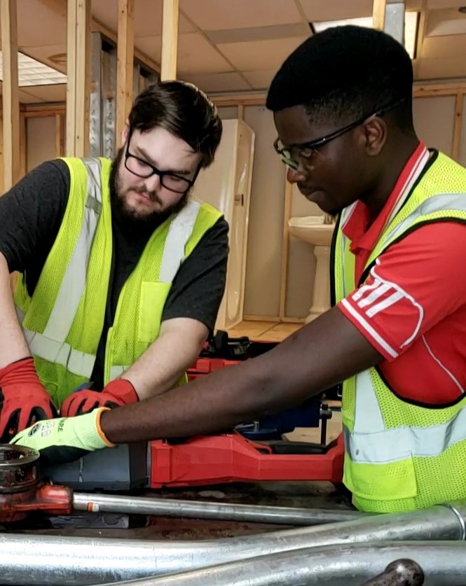 Literacy_4_Life's tweet photo. Busare attends Virginia Technical Academy where he's studying to become an electrician. With the support of his LFL tutor and scholarships from Williamsburg Community Foundation and the Military Service Club, he'll complete his training in August ready for his new career.

📷 https://t.co/keZ8wjkqwB