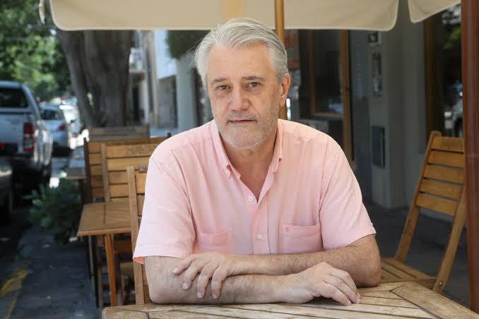 LibreDirectoSF's tweet photo. AHORA | Alejandro Fabbri en @LibreDirectoSF por @recsantafe 

"Gimnasia no es el primer club de fútbol en fundarse, porque jugó el deporte 20 años después. El más longevo es Rosario Central". https://t.co/iTEySogFM7