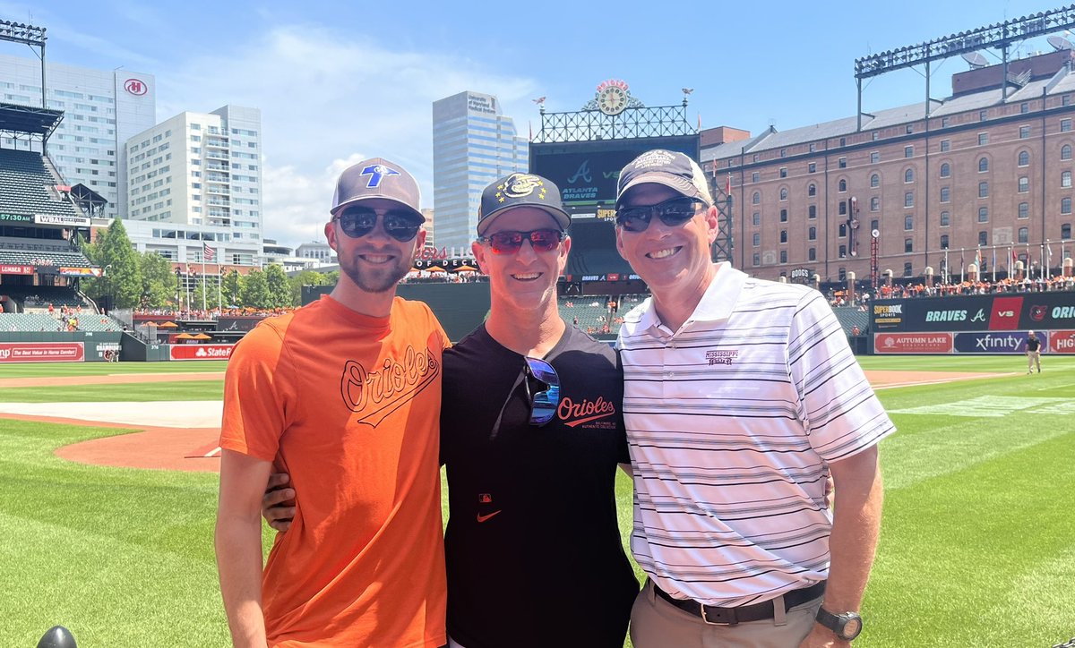 KnightsSills's tweet image. Always a thrill for me and Coach T to catch up and talk ball with friend of our program and Orioles 3rd base coach @tmansolino. And that’s Ms. Coach lobbying to be in the lineup for today’s O’s-Braves game. She’s already in uniform! Go wave em home Coach Tony! #GoOs #RepTheK