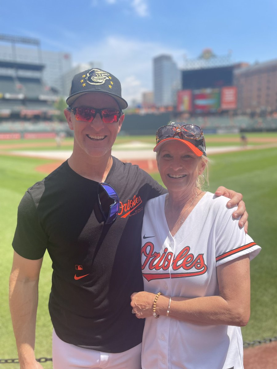 KnightsSills's tweet image. Always a thrill for me and Coach T to catch up and talk ball with friend of our program and Orioles 3rd base coach @tmansolino. And that’s Ms. Coach lobbying to be in the lineup for today’s O’s-Braves game. She’s already in uniform! Go wave em home Coach Tony! #GoOs #RepTheK