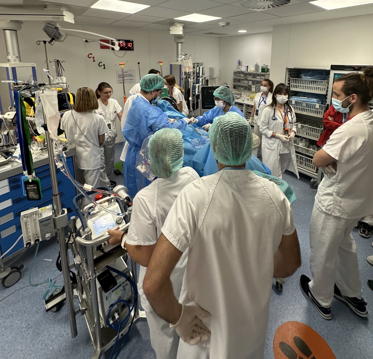 EduardArgudo's tweet photo. Improving our #ECPR team’s skills with in situ simulation scenarios for OHCA and IHCA! Two real-time scenarios without role-play and with a lengthy reflective debriefing. Outstanding teamwork!
Proud of the amazing team we have! 
@ECMOHUVH @UCI_vhebron @adjuntosdeurgen #ECMO https://t.co/HJeo5vQq4s