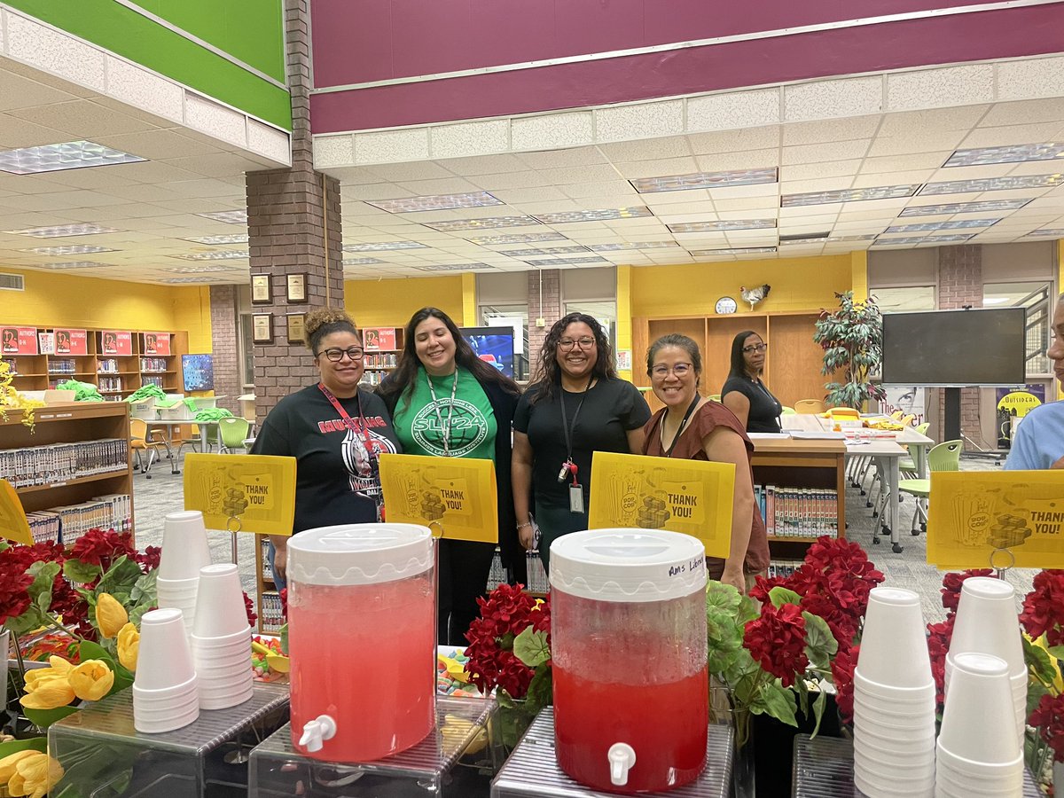 WSB3_ITS's tweet image. @SliSummer teachers and staff are AWESOME and great! We celebrate you! @APBlair_ @TheInnerZirkle @Sroninub2Newby @AliefISD #SUCCESSnothingless