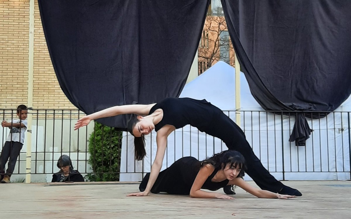 radiodesvern's tweet photo. 🎶🤸‍��️ #FinalCurs - Festivals i mostres de DANSA:

▪️TUTUGURI (al Tutuguri)
���14 juny (19:30h)

▪️RAQUEL RUBIALES (Pl. la Pau)
📅15 juny (19h)

▪️RENATA RAMOS (American School)
📅16 juny (17h i 20:30h)

▪️MARTA ROIG (pista exterior La Bonaigua)
📅21 juny  (21h)
📅22 juny (21:30h) https://t.co/F1vpIux9LN