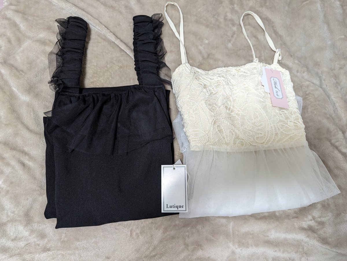 JfzduLt5yWns8YC's tweet photo. #しまむら購入品
少し前に買ったワンピ、ジャンスカ色々です(笑)
1枚目のLUNACIONさんのは前回黒とブラウン買ってたので白と新色のグレーを✨
そして何着かあるけどチュールはもう買わないと決めてたのに…
#RIVIETTA  #Lutique  #LUNACION  #hoktrish https://t.co/HCUrhROTF7