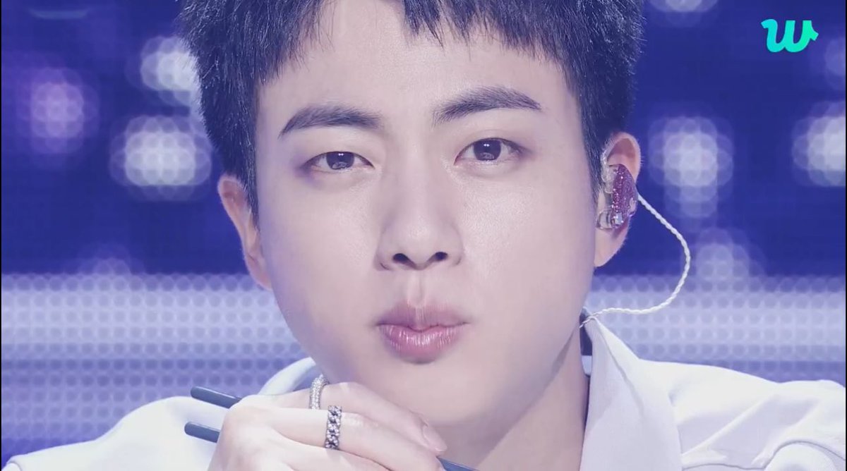 kookiethough09's tweet photo. Virtual hug for now, WWH! 

#welcomebackjin #HappyFesta11 https://t.co/Wgsf6iNibx