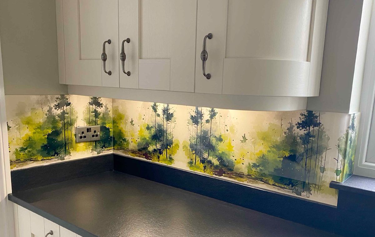 EasySplashbacks's tweet photo. The devil is in the detail. We colour matched the backing colour of this print to our clients wall cabinets to provide the perfect bespoke splashback for them. Safe to say they are thrilled with the end result, and we are too! 👋🏻⁠ #glasssplashback #printedglasssplashback #glass https://t.co/VUXL85Ampy