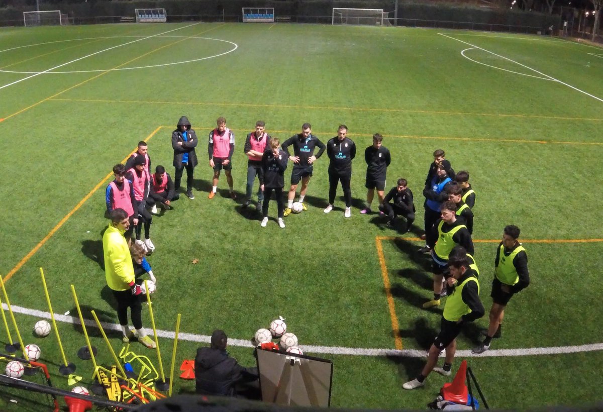 alexdinis_'s tweet photo. Solo nosotros sabemos lo que hemos vivido, una vez más gracias por vuestra acogida, compromiso, trabajo…. 

Grupos humanos increíbles durante estos tres años…Espero haber podido ayudar a vuestro crecimiento como futbolistas y amar un poco más este deporte… https://t.co/Nyx21eRsUl