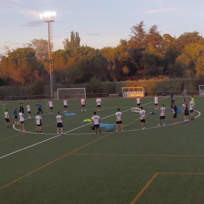 alexdinis_'s tweet photo. Solo nosotros sabemos lo que hemos vivido, una vez más gracias por vuestra acogida, compromiso, trabajo…. 

Grupos humanos increíbles durante estos tres años…Espero haber podido ayudar a vuestro crecimiento como futbolistas y amar un poco más este deporte… https://t.co/Nyx21eRsUl