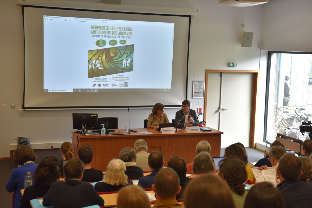 La journée de clôture du projet de recherche #2RU (reconfigurer les rapports aux usagers des services d’archives), porté par @temos_histoire a eu lieu mi-mai. 
Le rapport du projet sera remis au ministère de la Culture à la rentrée ▶ univ-angers.fr/fr/recherche/a… #UArecherche