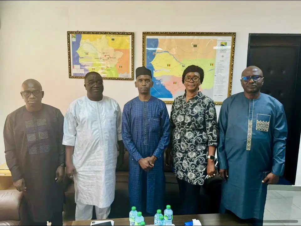 amcowafrica's tweet photo. The Deputy High Commissioner of #OMVS, Mr. Mamadouba Max Bangoura received @DrMbaziira, Executive Secretary of the @amcowafrica on a courtesy visit. https://t.co/UeMe1qbY16