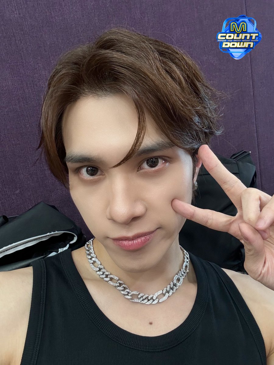 240613 MnetMcountdown Twitter

#HENDERY #헨드리 #黄冠亨 #WayV_GiveMeThat