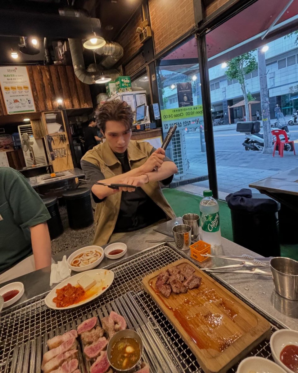 240612 #HENDERY Weibo

开心吃晚餐 锟哥拍的 拍得不错下次继续@威神V_钱锟_KUN ​​
m.weibo.cn/status/5044551…

#헨드리 #黄冠亨