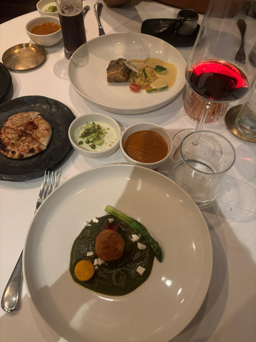•Had the opportunity to savour on the chef's tasting menu by #TheIndianAccent. 

•Chef made sure that every corner of indian flavour is inculcated gracefully.

•Bihari Tash mutton being my favourite.  

•Kudos to chef <a href="/shantanumehrotr/">Shantanu Mehrotra</a> for this scrumptious dinner. 
#TheLodhi