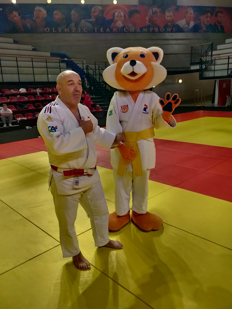 C'est parti pour les 1ères journées du judo scolaire à Paris à l'institut du judo. Un partenariat entre <a href="/Academie_Paris/">Académie de Paris</a>, #comitédeparisjudo, <a href="/BayeCTF/">Baye Diawara</a>, <a href="/francejudo/">France Judo</a> et Larbi Benboudaoud. Ce sont 1000 élèves de l'académie qui vont vivre une initiation au judo sur ces deux journées !