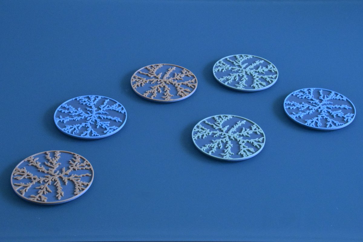 cosmic_jubilee's tweet image. Coasters featuring a diffusion limited aggregation pattern. 

Printed in pastel @Polymaker_3D #polyterra PLA for a matte finish, and sealed with a clear UV-protective spray.

#algorithmicart #generativeart #3dprinting #coasters