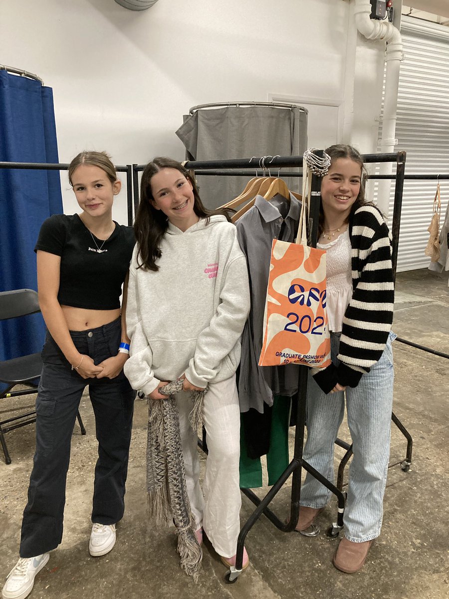 PipersArts's tweet photo. Year 9 got stuck into a great hands on styling workshop at Graduate Fashion Week! Some great outfits Year 9! #PipersYear9 https://t.co/UuqLCAjGOI