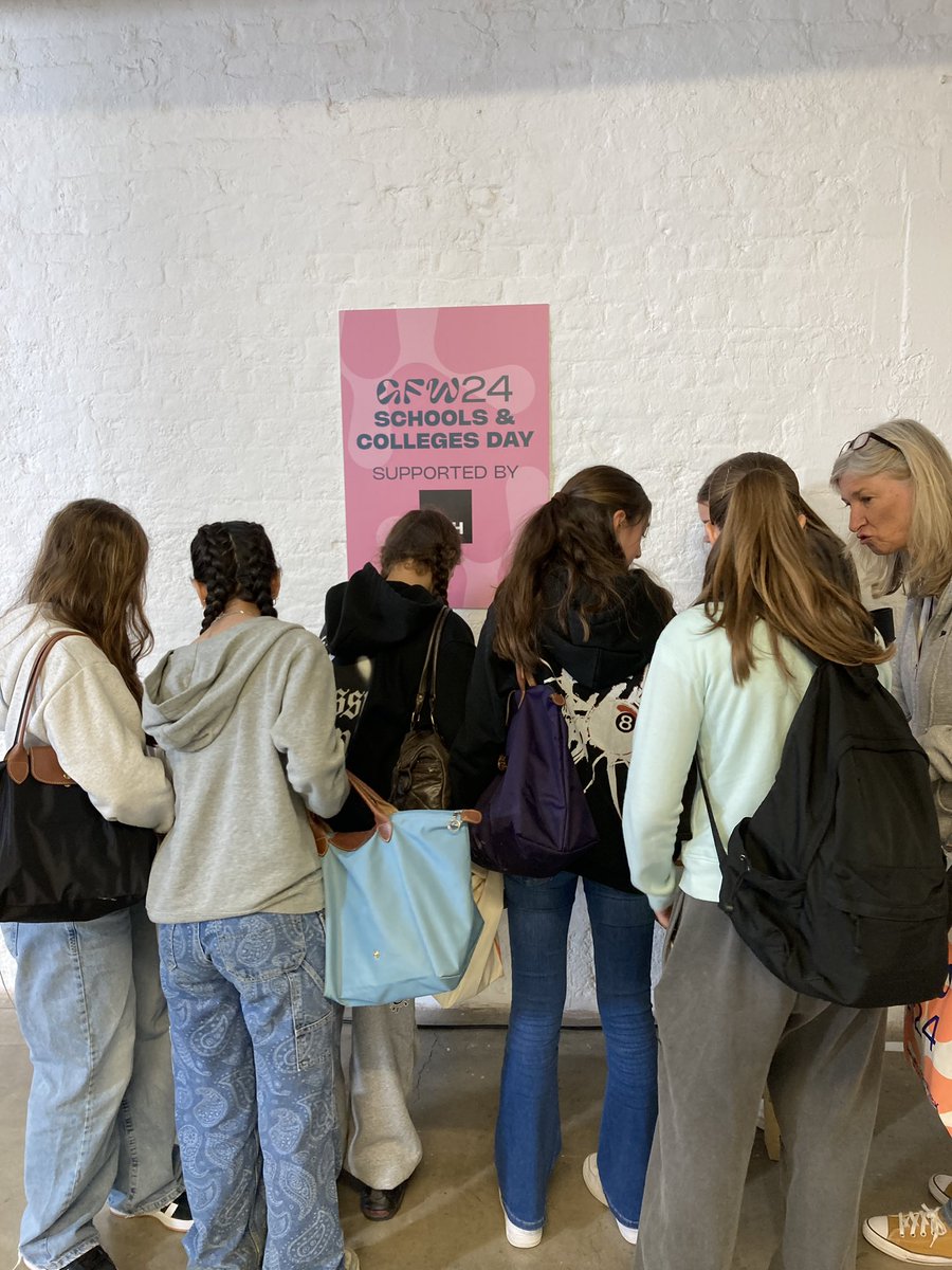 PipersArts's tweet photo. Year 9 got stuck into a great hands on styling workshop at Graduate Fashion Week! Some great outfits Year 9! #PipersYear9 https://t.co/UuqLCAjGOI