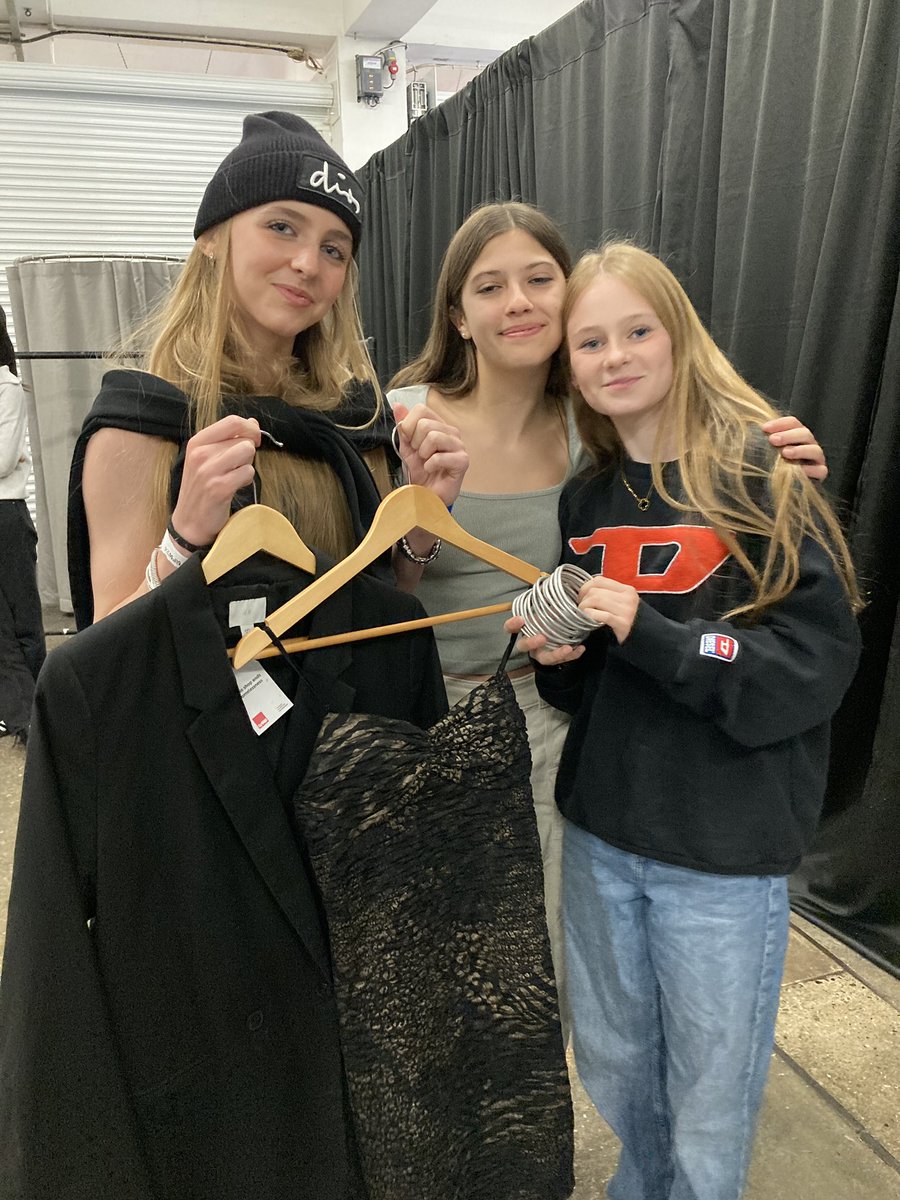 PipersArts's tweet photo. Year 9 got stuck into a great hands on styling workshop at Graduate Fashion Week! Some great outfits Year 9! #PipersYear9 https://t.co/UuqLCAjGOI