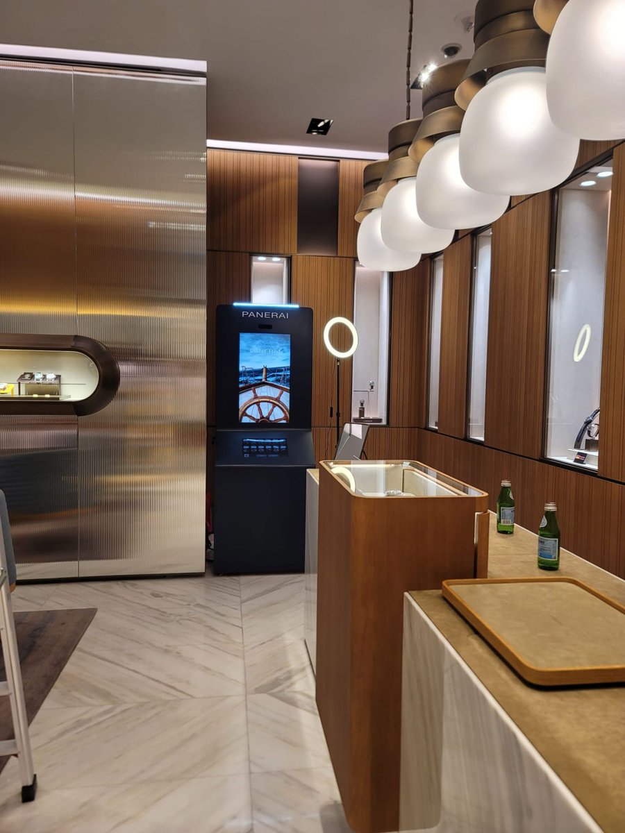 The iconic #AR effect we created for <a href="/PaneraiOfficial/">Panerai</a>  travels with the AR mirror to different places. This time, it was showcased at Macau Wynn Palace. ⌚🗺️

Check more info: byten21.com/post/watches-a…

#ARmirror  #ARfilter #Panerai