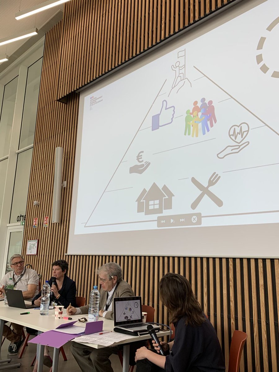 Germeinform's tweet photo. 12/13 juin - réunion @ReseauR2VE   resp vie étud. 100 personnes, 57 univ. Table "engagements étudiants" avec R Morder (Germe et Cité avec expo histoire @AFGES) à Strasbourg @FranceUniv @La_FAGE @UNEF @unionetudiante_ @RevesJeunes @animafac @OVE_National https://t.co/q8AeKZqiqK