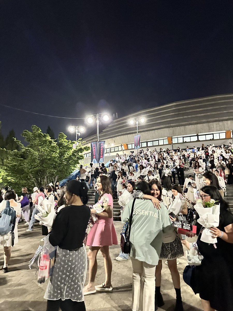 O613file's tweet photo. no fans are this loved by an artist https://t.co/Bjg1S4drg5