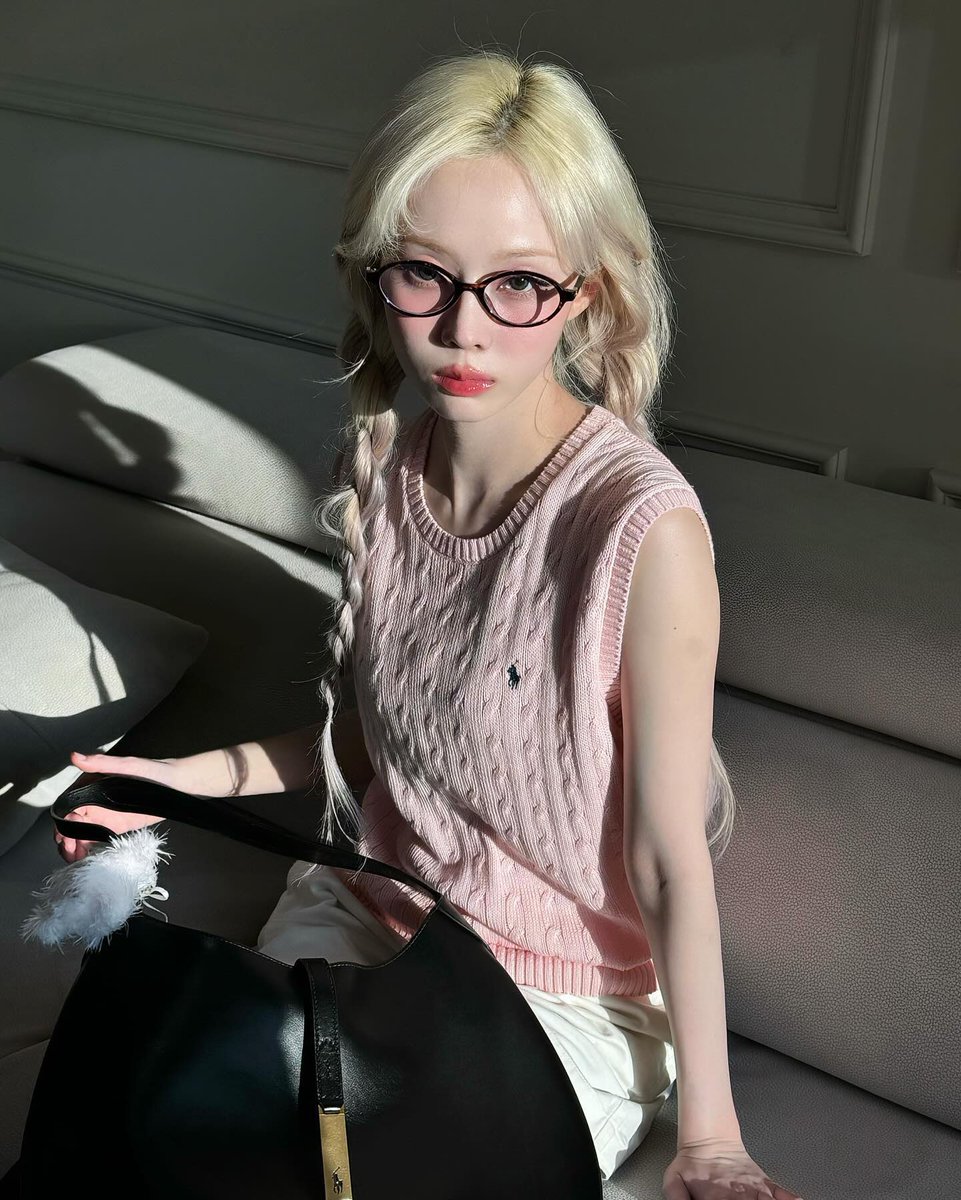 winter700_'s tweet photo. 민정이 인스타

👜🩷 https://t.co/uYXtmFmCgw