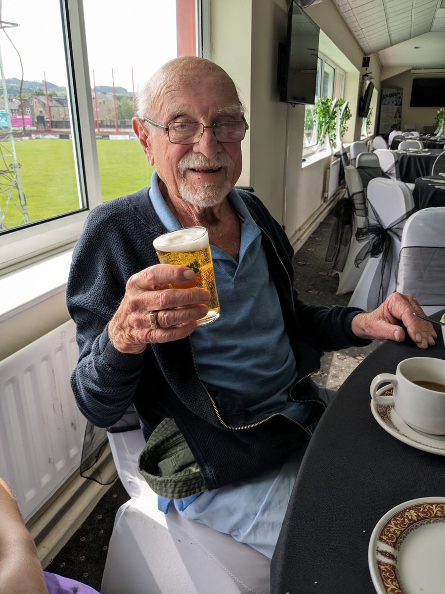 Keighley Cougars monthly visit. Meeting new people, afternoon tea, and a glass of champagne #monthlymeetup #yummyfoods #fun