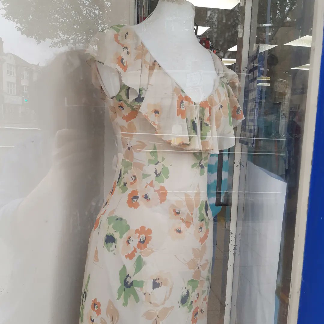 This unusual vintage Cercapia Jardiniere is available now in the Eastbourne Mind shop at 4 Grove Road BN21 4TJ, and so is this wonderful full length POLO dress😍
#mindeastbourne #mymindshop #poloralphlauren #jardiniere #cercapia