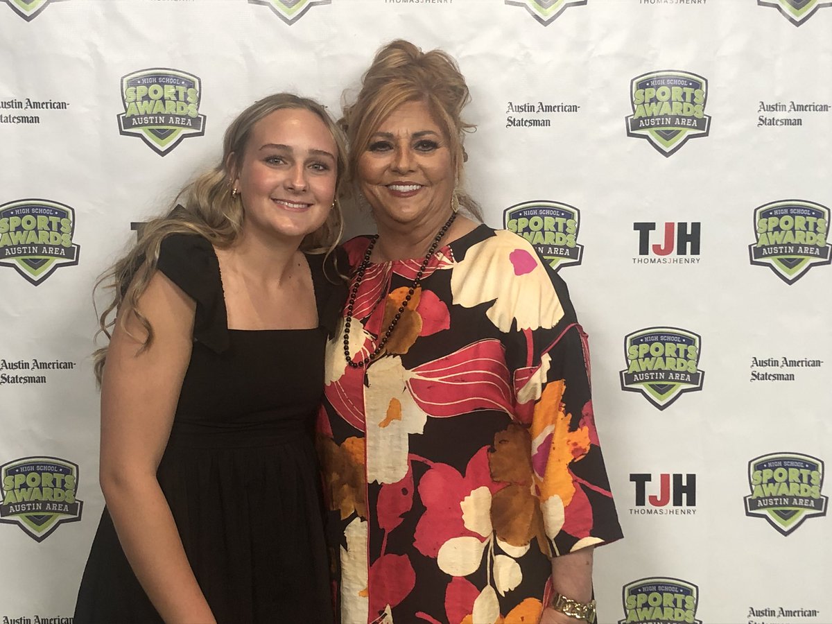JodieHoadley's tweet photo. Georgetown was well represented last night at the Austin Statesman Sports Awards. Lifetime Achievement Award, Team and Athlete of the year, and other amazing athlete nominees. https://t.co/nVmQYR5ium