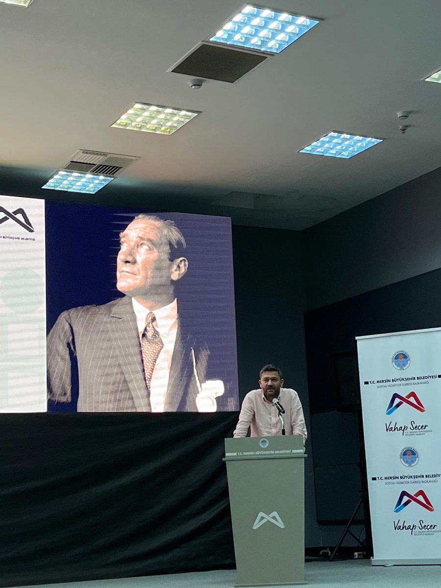 mer_goc's tweet photo. 5 Haziran 2024'te, Mersin Büyükşehir Belediyesi Sosyal Hizmetler Daire Başkanlığı'nın düzenlediği Çalıştay'da, Sosyal Uyum ve Dayanışma masasında moderatörlük görevini MERGÖÇ Müdür Yardımcımız Öğr. Gör. Dr. Kandemir Atçeken üstlendi. https://t.co/inRBJD2PXV