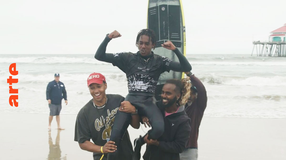 ARTEpro's tweet photo. 🏄♂️ A l'occasion du Paris Surf & Skate Films Festival: "Black surfers matter", une série documentaire pour dénoncer le sectarisme d'une culture en apparence décontractée, dès le 5.07 sur le site d'@ARTEfr, ses chaînes sociales & YouTube.
#PSSFF #Surf
CP ➡ https://t.co/MDMaNemUDS https://t.co/sDCQ9umuQ3