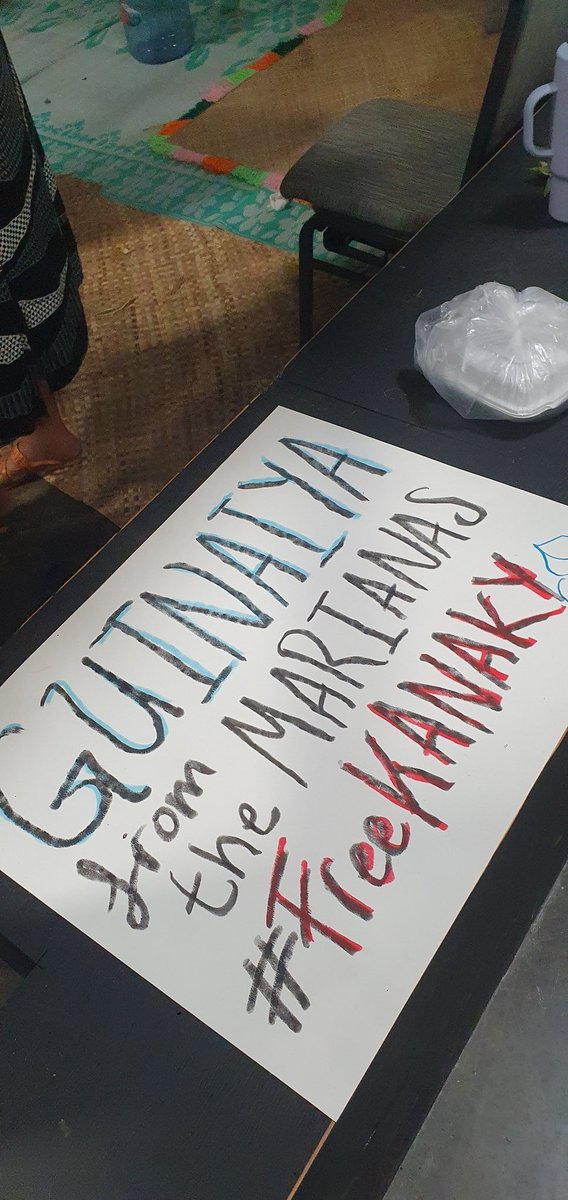 HevalZenar's tweet photo. More signs left inside Kanaky Hale today🙏🏾❤️
Mahalo,Oleti,Thank you, Pasifika Family 

#Festpac2024 #Kanaky #FreeKanak #FranceColoniser #FreeWestPapua #PapuaMerdeka #KanakyMerdeka #IndonesiaFascistState #AllEyesOnWestPapua #AllEyesOPapua #AllEyesOnKanaky 

@IBGDNENEKO https://t.co/3rQlIeRuaZ