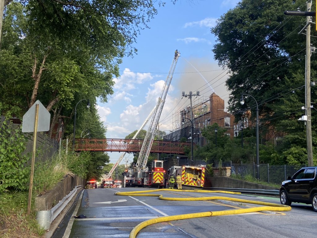 CJenningsMedia's tweet photo. #breaking MLK Drive shut down in Atlanta between Tatnall Street and Sunset as firefighters battle fire at abandoned Morris Brown building. Fire officials say this is the third fire they’ve responded to here… 
Avoid this area https://t.co/TE9ae3A3q2