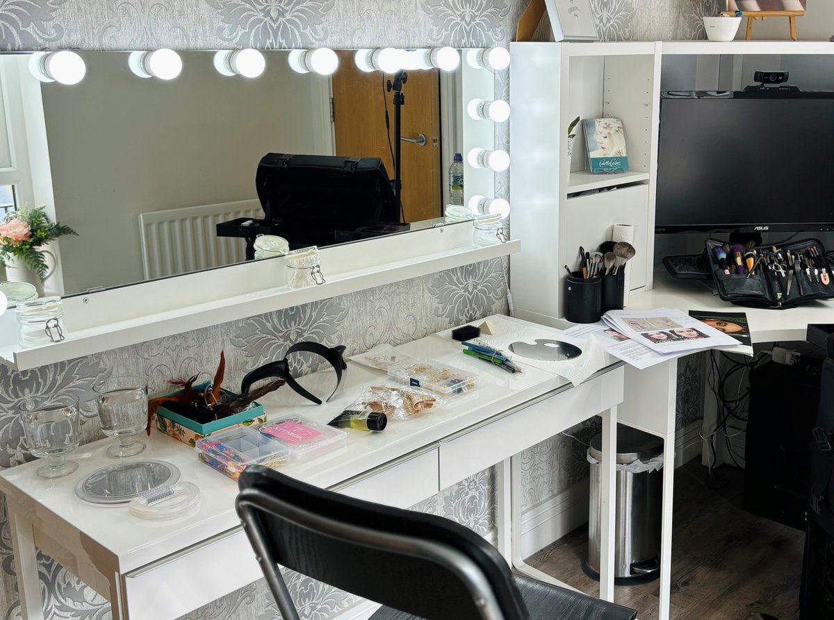 Studio set up for Paramount Pictures Dungeon’s &amp; Dragons themed game experience 🐉 💄
instagram.com/p/C8E_epthq_V/…

#creativemakeupartist
#hairandmakeupartist
#edinburghmakeupartists
#sfxmakeupartistedinburgh