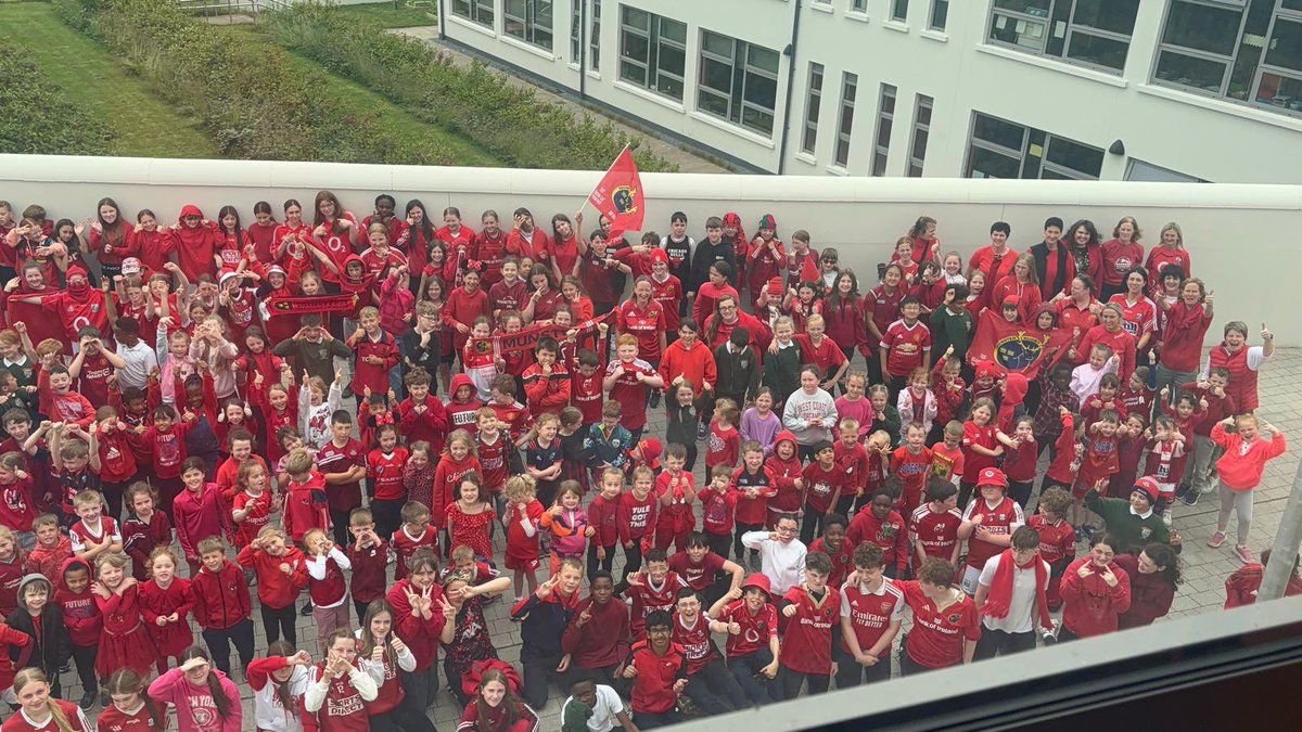 SNPKanturk's tweet photo. All of  us in Scoil Naomh Pádraig would like to wish all at @Munsterrugby the very best of luck this weekend.

We Would love to be there supporting them!
#ShowYourSupport
🤞🤞🤞🔴🔴🔴

“To the brave and faithful nothing is impossible.”

@kanturkrugby https://t.co/2lbuXL8xKo