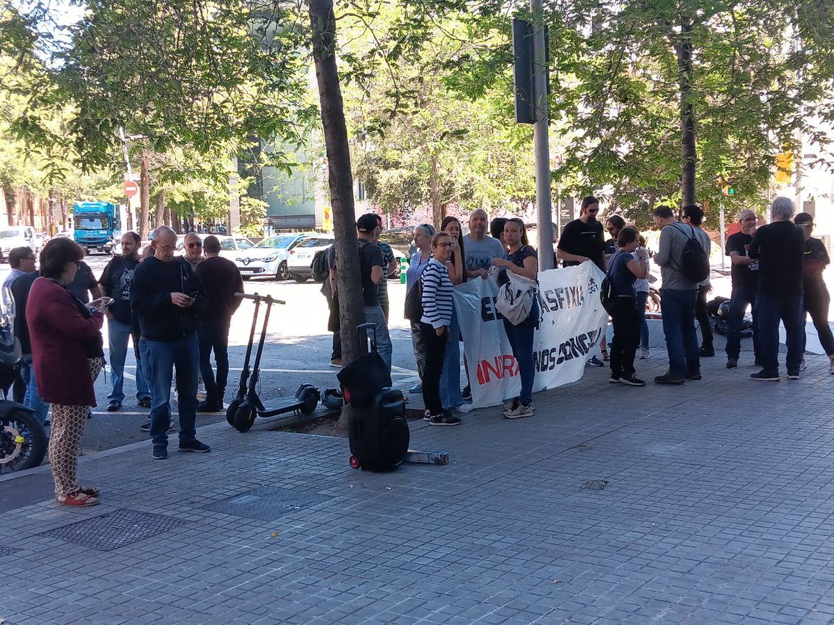 recuperapoder's tweet photo. @IndraCompany @minsaitbyindra Estamos en lucha, #recuperemoselpoderadquisitivo o nuestras acciones aumentarán mientras que las vuestras bajarán. @IndraEnLucha @TecnocomEnLucha @ElSaltoDiario https://t.co/W1eI6Bzsud