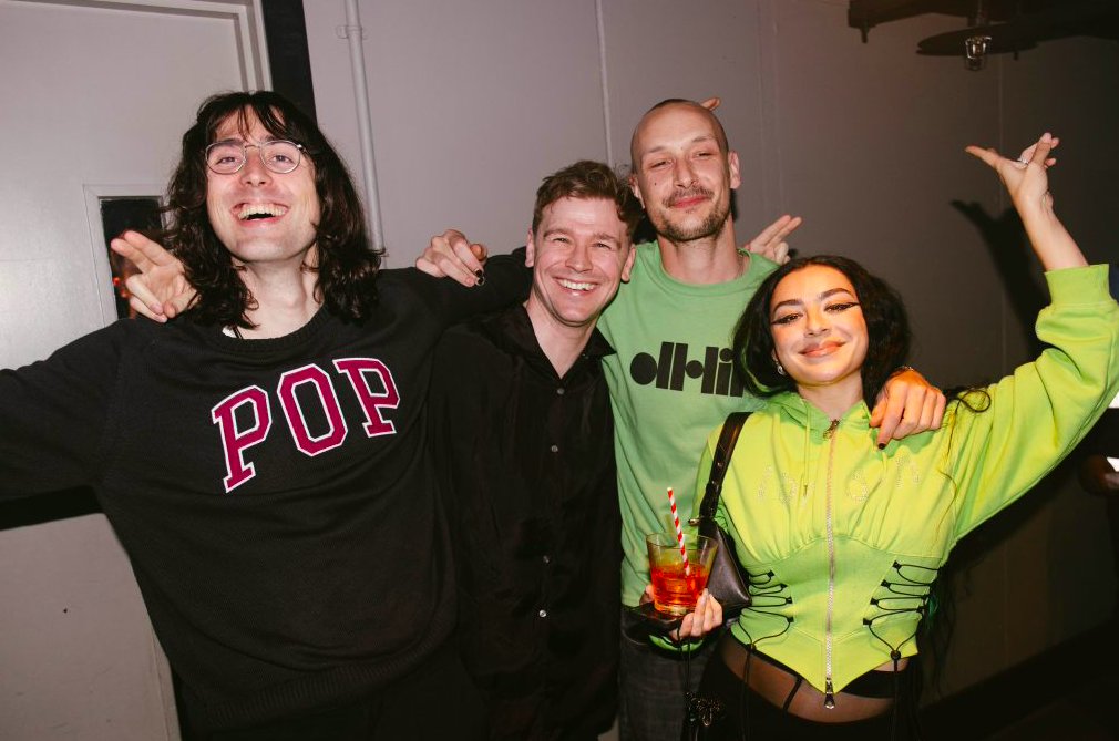 ClashMagazine's tweet photo. Pop's chaotic queen @charli_xcx signed off her 'Brat' launch with a thrilling 'PARTYGIRL' event at @here_ldn - Ana Lamond reports.

https://t.co/HVBObgezks https://t.co/ttbCaBE9vn